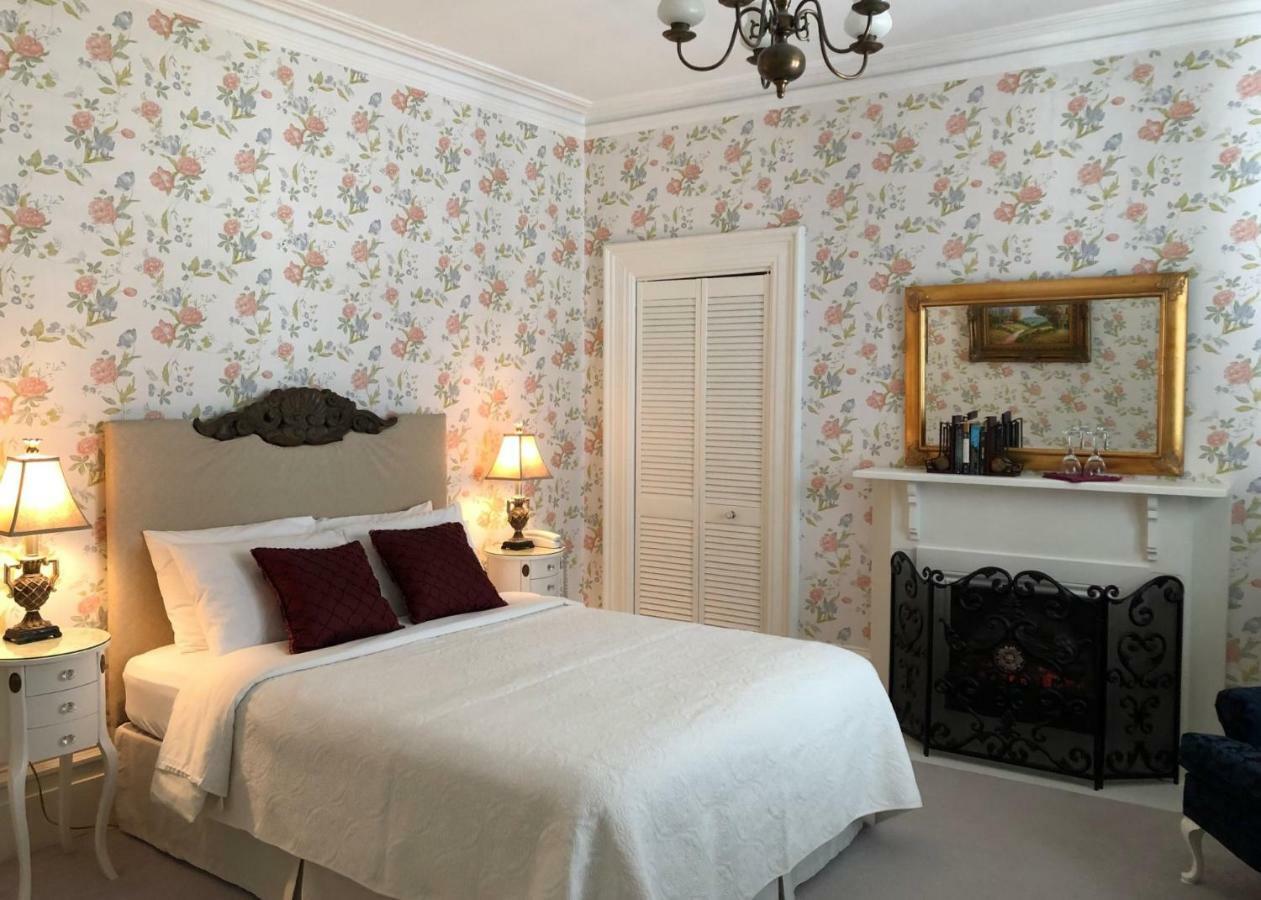 Balmoral House Bed & Breakfast Сент-Джонс Экстерьер фото