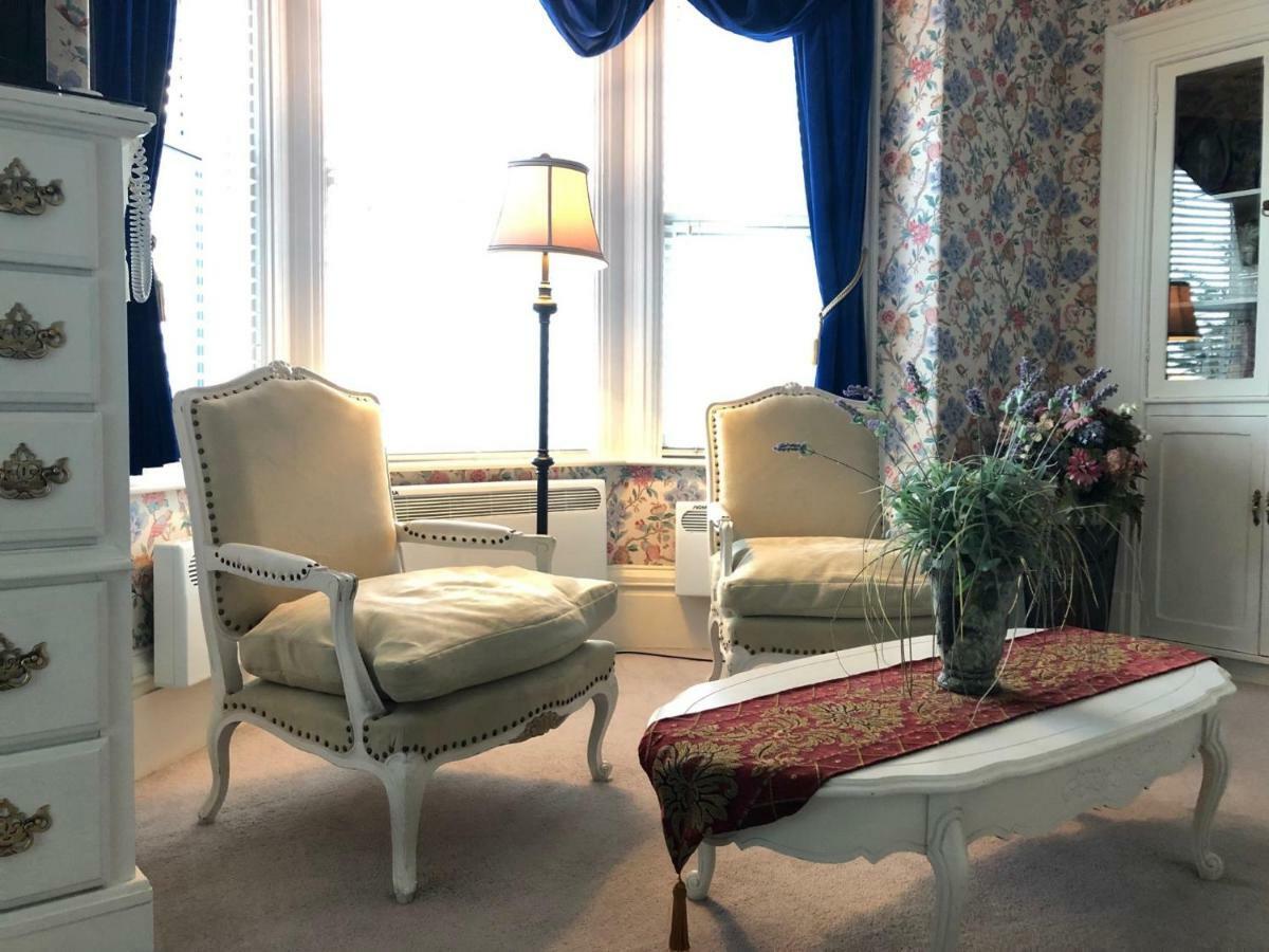 Balmoral House Bed & Breakfast Сент-Джонс Экстерьер фото